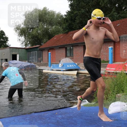 31.08.2025 - Elbe Triathlon Hamburg Luisa Fischer http://msf.ph/oto/8678771 31.08.2025 12:24:47 Schwimmen 1633, 1654 meine-sportfotos.de