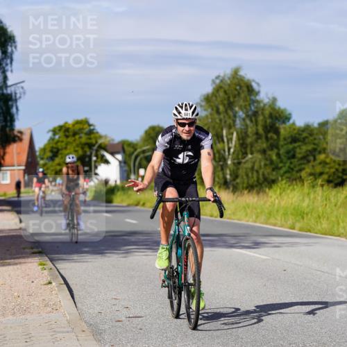 31.08.2025 - Elbe Triathlon Hamburg Michael Burmester http://msf.ph/oto/8678782 31.08.2025 10:36:24 Radfahren 681, 877, 1012 meine-sportfotos.de