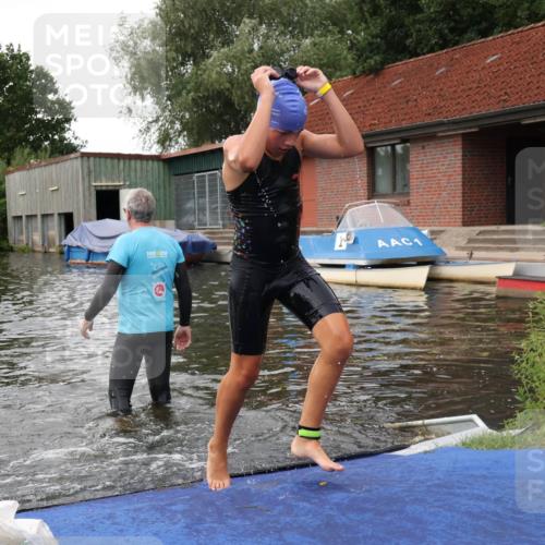 31.08.2025 - Elbe Triathlon Hamburg Luisa Fischer http://msf.ph/oto/8678783 31.08.2025 12:24:51 Schwimmen 1633, 1654 meine-sportfotos.de