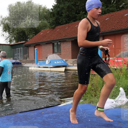 31.08.2025 - Elbe Triathlon Hamburg Luisa Fischer http://msf.ph/oto/8678786 31.08.2025 12:24:51 Schwimmen 1633, 1654 meine-sportfotos.de
