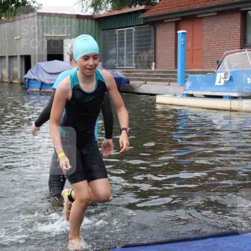 31.08.2025 - Elbe Triathlon Hamburg Luisa Fischer http://msf.ph/oto/8678787 31.08.2025 12:25:03 Schwimmen 1663 meine-sportfotos.de