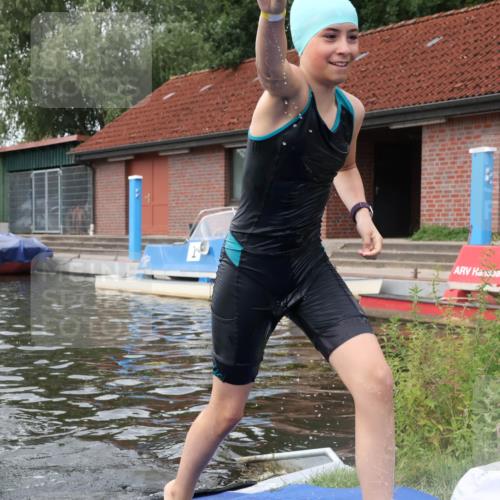 31.08.2025 - Elbe Triathlon Hamburg Luisa Fischer http://msf.ph/oto/8678794 31.08.2025 12:25:04 Schwimmen 1663 meine-sportfotos.de