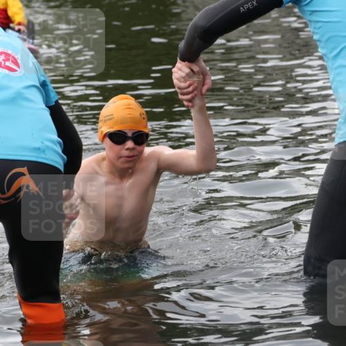 31.08.2025 - Elbe Triathlon Hamburg Luisa Fischer http://msf.ph/oto/8678795 31.08.2025 12:25:32 Schwimmen 1638 meine-sportfotos.de