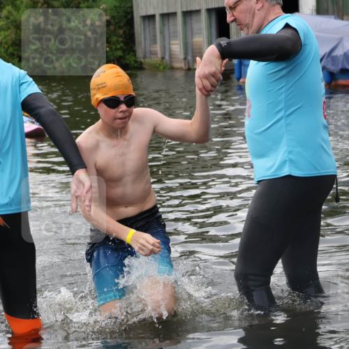 31.08.2025 - Elbe Triathlon Hamburg Luisa Fischer http://msf.ph/oto/8678799 31.08.2025 12:25:33 Schwimmen 1638 meine-sportfotos.de