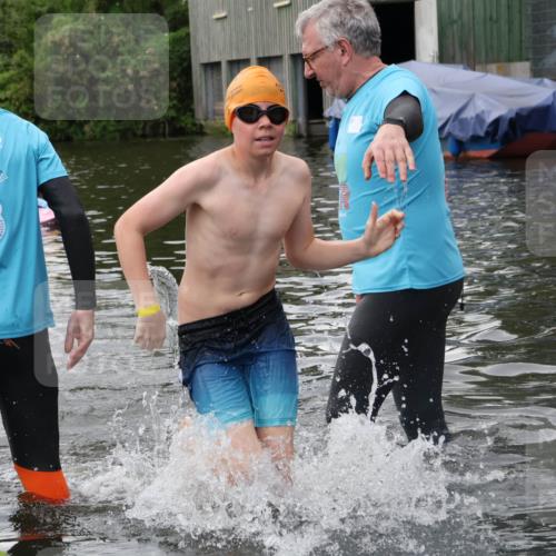 31.08.2025 - Elbe Triathlon Hamburg Luisa Fischer http://msf.ph/oto/8678802 31.08.2025 12:25:33 Schwimmen 1638 meine-sportfotos.de