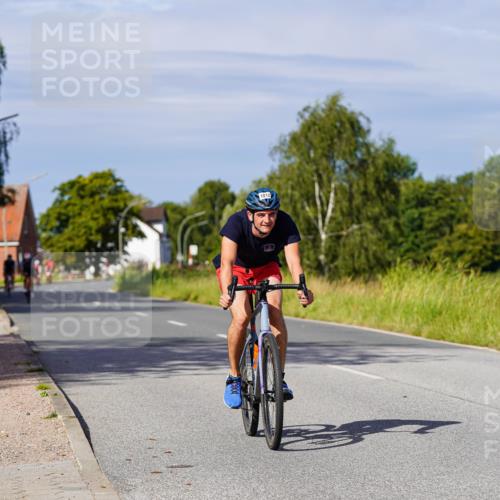 31.08.2025 - Elbe Triathlon Hamburg Michael Burmester http://msf.ph/oto/8678815 31.08.2025 10:36:29 Radfahren 877, 1007, 1012 meine-sportfotos.de