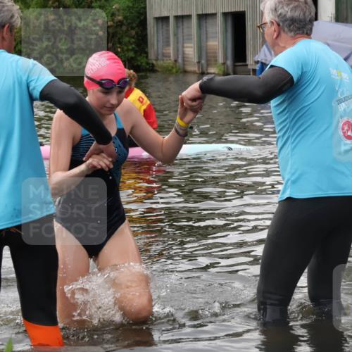 31.08.2025 - Elbe Triathlon Hamburg Luisa Fischer http://msf.ph/oto/8678816 31.08.2025 12:25:52 Schwimmen 1665 meine-sportfotos.de