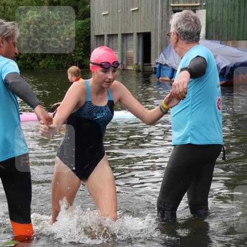 31.08.2025 - Elbe Triathlon Hamburg Luisa Fischer http://msf.ph/oto/8678817 31.08.2025 12:25:53 Schwimmen 1665 meine-sportfotos.de
