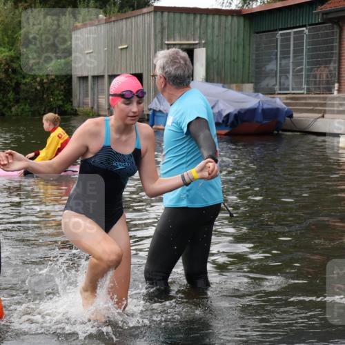 31.08.2025 - Elbe Triathlon Hamburg Luisa Fischer http://msf.ph/oto/8678819 31.08.2025 12:25:53 Schwimmen 1665 meine-sportfotos.de