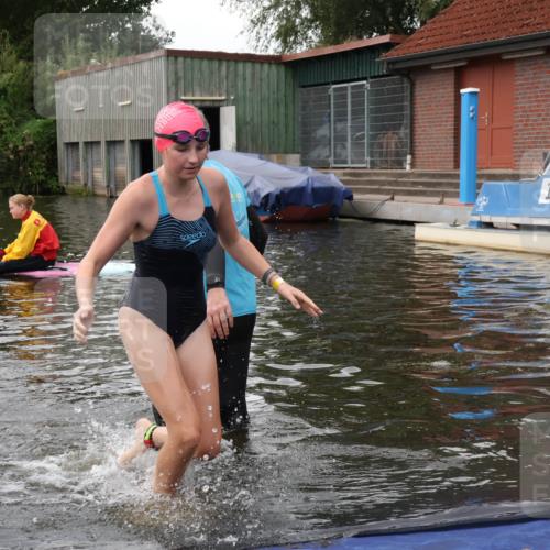 31.08.2025 - Elbe Triathlon Hamburg Luisa Fischer http://msf.ph/oto/8678821 31.08.2025 12:25:53 Schwimmen 1665 meine-sportfotos.de