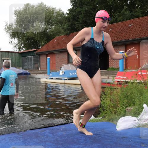31.08.2025 - Elbe Triathlon Hamburg Luisa Fischer http://msf.ph/oto/8678828 31.08.2025 12:25:55 Schwimmen 1665 meine-sportfotos.de