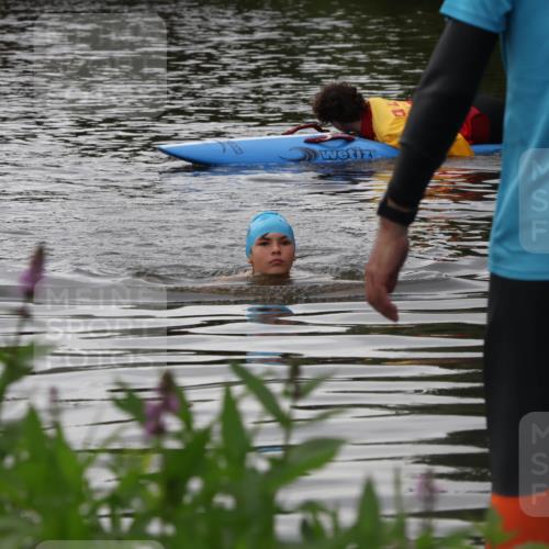 31.08.2025 - Elbe Triathlon Hamburg Luisa Fischer http://msf.ph/oto/8678831 31.08.2025 12:28:41 Schwimmen  meine-sportfotos.de