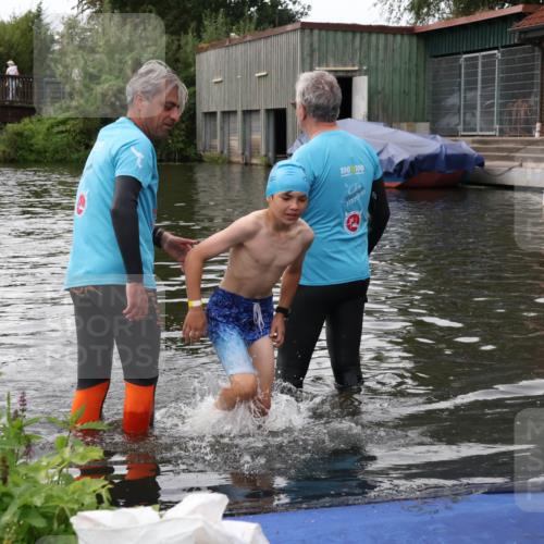 31.08.2025 - Elbe Triathlon Hamburg Luisa Fischer http://msf.ph/oto/8678837 31.08.2025 12:28:51 Schwimmen 1636 meine-sportfotos.de