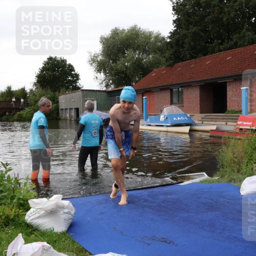 31.08.2025 - Elbe Triathlon Hamburg Luisa Fischer http://msf.ph/oto/8678847 31.08.2025 12:28:53 Schwimmen 1636 meine-sportfotos.de