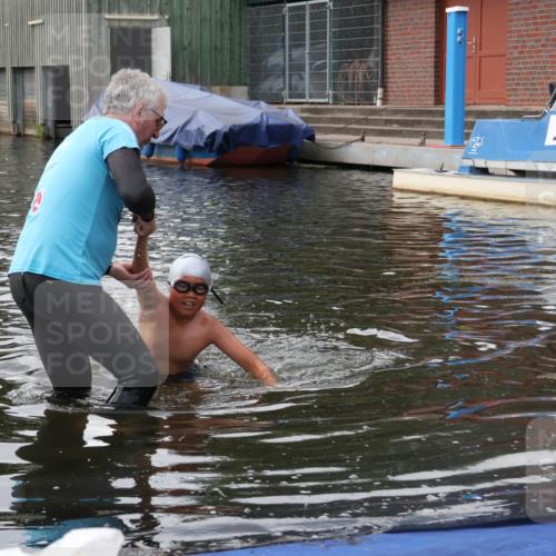 31.08.2025 - Elbe Triathlon Hamburg Luisa Fischer http://msf.ph/oto/8678858 31.08.2025 12:30:12 Schwimmen  meine-sportfotos.de