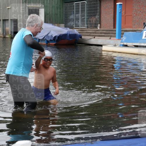 31.08.2025 - Elbe Triathlon Hamburg Luisa Fischer http://msf.ph/oto/8678860 31.08.2025 12:30:12 Schwimmen  meine-sportfotos.de