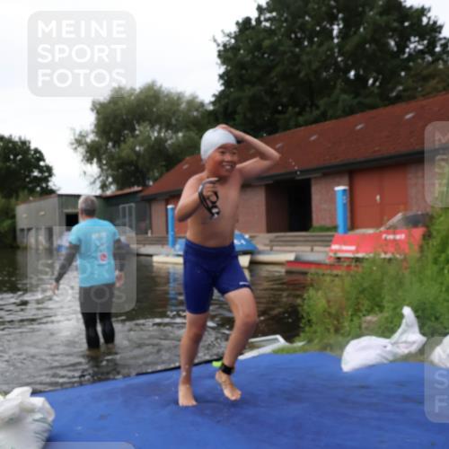 31.08.2025 - Elbe Triathlon Hamburg Luisa Fischer http://msf.ph/oto/8678878 31.08.2025 12:30:15 Schwimmen  meine-sportfotos.de
