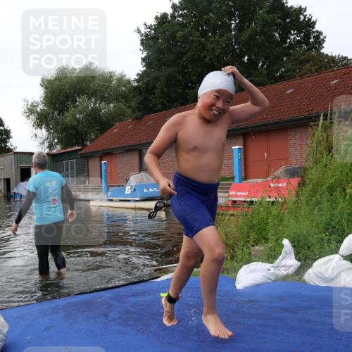 31.08.2025 - Elbe Triathlon Hamburg Luisa Fischer http://msf.ph/oto/8678880 31.08.2025 12:30:16 Schwimmen  meine-sportfotos.de