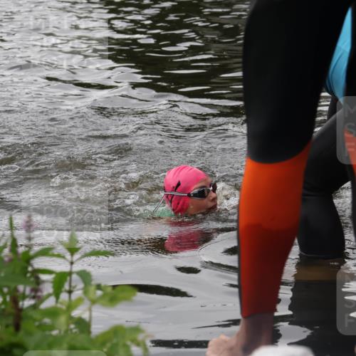 31.08.2025 - Elbe Triathlon Hamburg Luisa Fischer http://msf.ph/oto/8678884 31.08.2025 12:33:08 Schwimmen 1697 meine-sportfotos.de