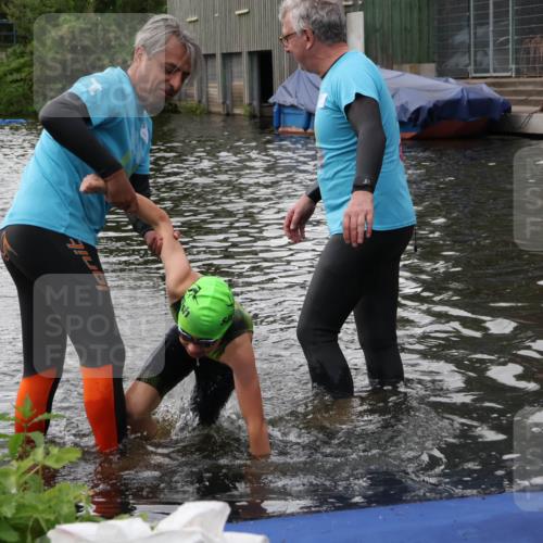 31.08.2025 - Elbe Triathlon Hamburg Luisa Fischer http://msf.ph/oto/8678910 31.08.2025 12:33:32 Schwimmen 1679 meine-sportfotos.de