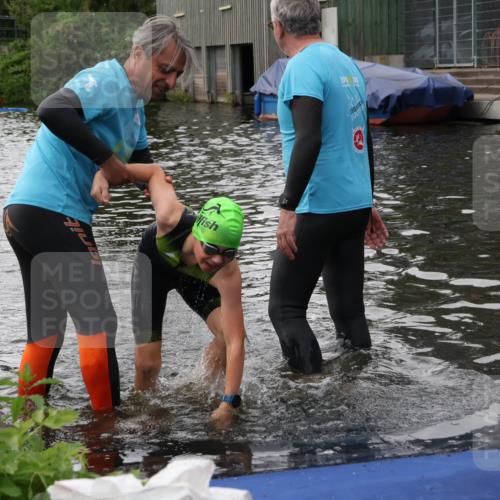 31.08.2025 - Elbe Triathlon Hamburg Luisa Fischer http://msf.ph/oto/8678911 31.08.2025 12:33:33 Schwimmen 1666, 1679 meine-sportfotos.de