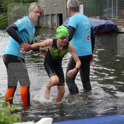 31.08.2025 - Elbe Triathlon Hamburg Luisa Fischer http://msf.ph/oto/8678913 31.08.2025 12:33:33 Schwimmen 1666, 1679 meine-sportfotos.de