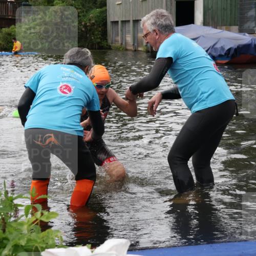 31.08.2025 - Elbe Triathlon Hamburg Luisa Fischer http://msf.ph/oto/8678923 31.08.2025 12:33:42 Schwimmen 1666, 1689 meine-sportfotos.de