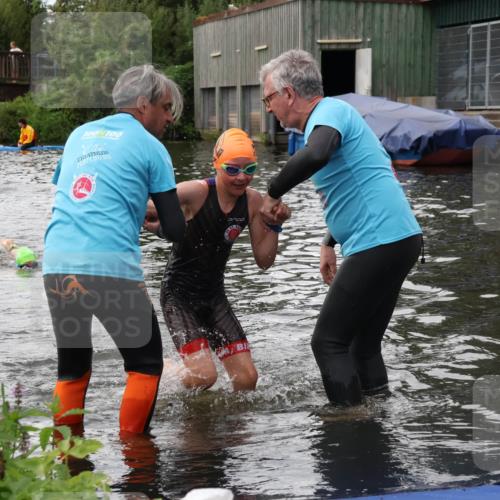 31.08.2025 - Elbe Triathlon Hamburg Luisa Fischer http://msf.ph/oto/8678924 31.08.2025 12:33:42 Schwimmen 1666, 1689 meine-sportfotos.de