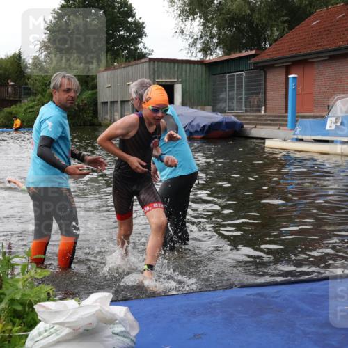 31.08.2025 - Elbe Triathlon Hamburg Luisa Fischer http://msf.ph/oto/8678927 31.08.2025 12:33:43 Schwimmen 1666, 1689 meine-sportfotos.de