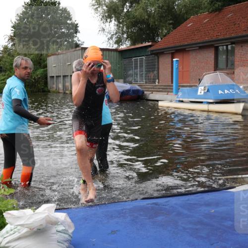 31.08.2025 - Elbe Triathlon Hamburg Luisa Fischer http://msf.ph/oto/8678930 31.08.2025 12:33:43 Schwimmen 1666, 1689 meine-sportfotos.de