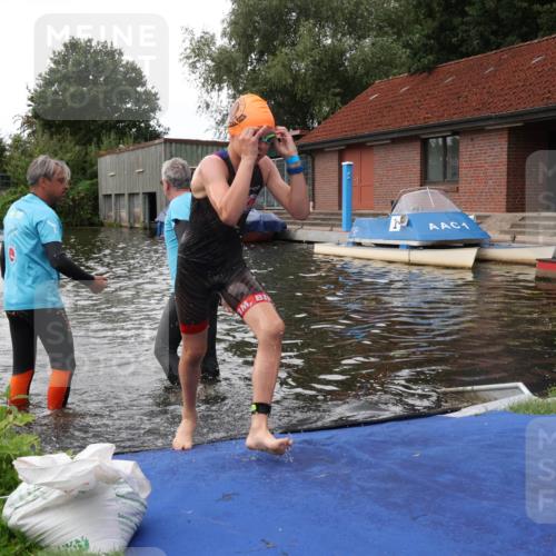 31.08.2025 - Elbe Triathlon Hamburg Luisa Fischer http://msf.ph/oto/8678932 31.08.2025 12:33:43 Schwimmen 1666, 1689 meine-sportfotos.de