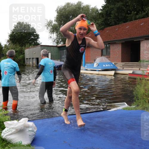 31.08.2025 - Elbe Triathlon Hamburg Luisa Fischer http://msf.ph/oto/8678933 31.08.2025 12:33:44 Schwimmen 1666, 1689 meine-sportfotos.de