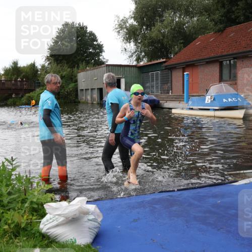 31.08.2025 - Elbe Triathlon Hamburg Luisa Fischer http://msf.ph/oto/8678946 31.08.2025 12:33:50 Schwimmen 1689 meine-sportfotos.de