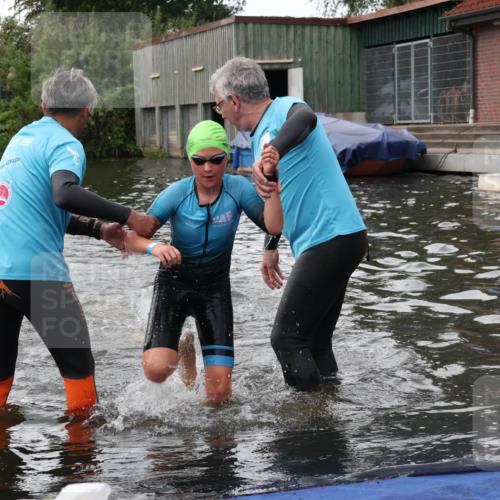 31.08.2025 - Elbe Triathlon Hamburg Luisa Fischer http://msf.ph/oto/8678955 31.08.2025 12:34:04 Schwimmen 1668, 1675 meine-sportfotos.de