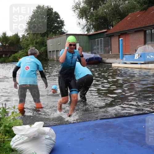 31.08.2025 - Elbe Triathlon Hamburg Luisa Fischer http://msf.ph/oto/8678958 31.08.2025 12:34:04 Schwimmen 1668, 1675 meine-sportfotos.de