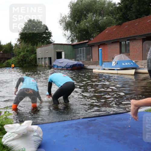 31.08.2025 - Elbe Triathlon Hamburg Luisa Fischer http://msf.ph/oto/8678965 31.08.2025 12:34:06 Schwimmen 1668, 1675, 1680 meine-sportfotos.de