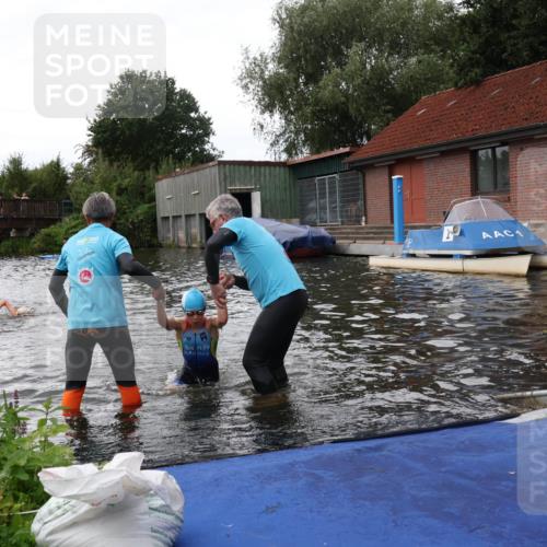 31.08.2025 - Elbe Triathlon Hamburg Luisa Fischer http://msf.ph/oto/8678968 31.08.2025 12:34:07 Schwimmen 1668, 1675, 1680 meine-sportfotos.de