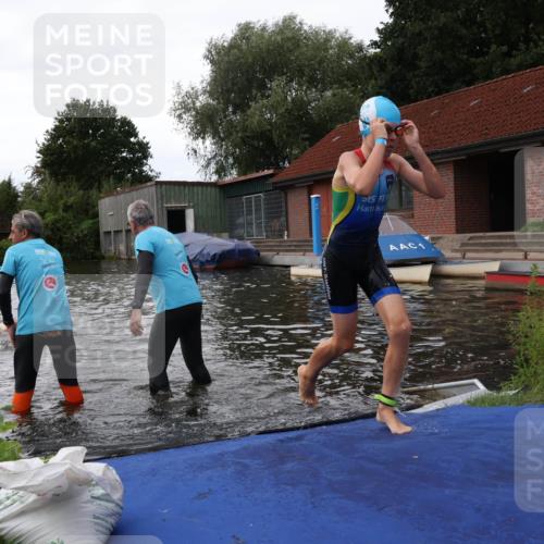 31.08.2025 - Elbe Triathlon Hamburg Luisa Fischer http://msf.ph/oto/8678982 31.08.2025 12:34:09 Schwimmen 1668, 1675, 1680, 1690 meine-sportfotos.de
