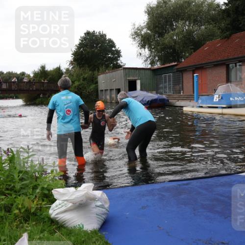 31.08.2025 - Elbe Triathlon Hamburg Luisa Fischer http://msf.ph/oto/8678987 31.08.2025 12:34:14 Schwimmen 1675, 1680, 1690 meine-sportfotos.de