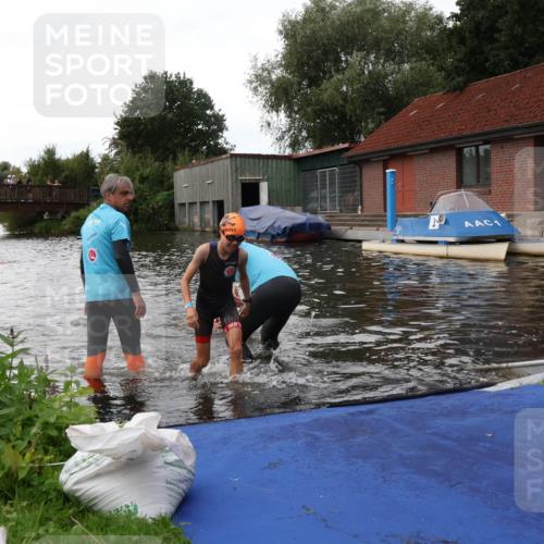 31.08.2025 - Elbe Triathlon Hamburg Luisa Fischer http://msf.ph/oto/8678989 31.08.2025 12:34:15 Schwimmen 1680, 1690 meine-sportfotos.de