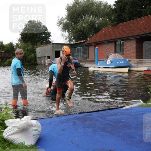 31.08.2025 - Elbe Triathlon Hamburg Luisa Fischer http://msf.ph/oto/8678993 31.08.2025 12:34:15 Schwimmen 1680, 1690 meine-sportfotos.de