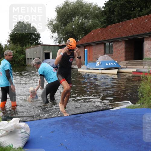 31.08.2025 - Elbe Triathlon Hamburg Luisa Fischer http://msf.ph/oto/8678996 31.08.2025 12:34:16 Schwimmen 1680, 1690 meine-sportfotos.de
