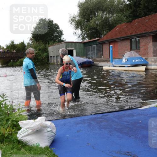 31.08.2025 - Elbe Triathlon Hamburg Luisa Fischer http://msf.ph/oto/8679000 31.08.2025 12:34:18 Schwimmen 1680, 1690 meine-sportfotos.de