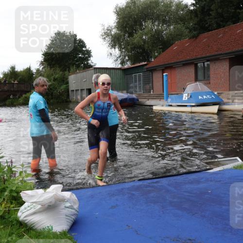31.08.2025 - Elbe Triathlon Hamburg Luisa Fischer http://msf.ph/oto/8679001 31.08.2025 12:34:18 Schwimmen 1680, 1690 meine-sportfotos.de