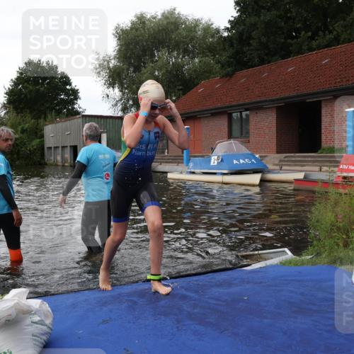 31.08.2025 - Elbe Triathlon Hamburg Luisa Fischer http://msf.ph/oto/8679005 31.08.2025 12:34:19 Schwimmen 1680, 1690 meine-sportfotos.de