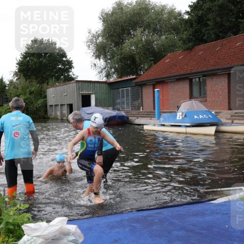 31.08.2025 - Elbe Triathlon Hamburg Luisa Fischer http://msf.ph/oto/8679024 31.08.2025 12:34:38 Schwimmen 1669, 1670, 1674, 1683, 1685, 1695 meine-sportfotos.de