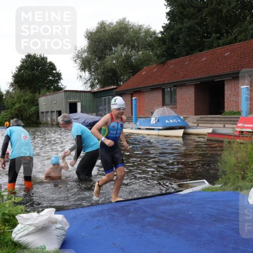 31.08.2025 - Elbe Triathlon Hamburg Luisa Fischer http://msf.ph/oto/8679028 31.08.2025 12:34:39 Schwimmen 1669, 1670, 1674, 1683, 1685, 1695 meine-sportfotos.de