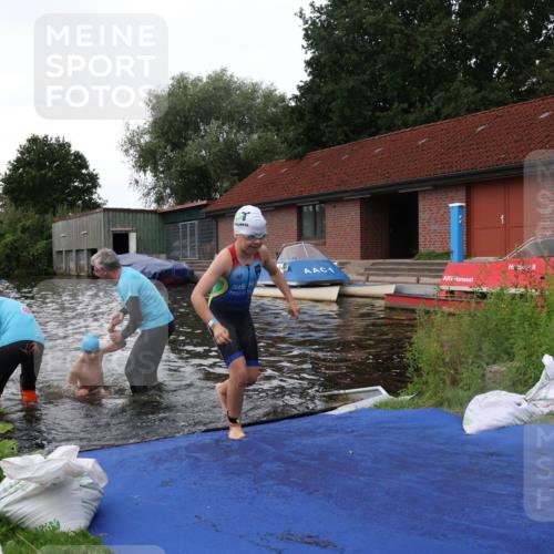 31.08.2025 - Elbe Triathlon Hamburg Luisa Fischer http://msf.ph/oto/8679029 31.08.2025 12:34:39 Schwimmen 1669, 1670, 1674, 1683, 1685, 1695 meine-sportfotos.de