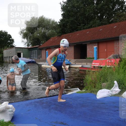 31.08.2025 - Elbe Triathlon Hamburg Luisa Fischer http://msf.ph/oto/8679031 31.08.2025 12:34:40 Schwimmen 1669, 1670, 1674, 1683, 1685, 1695 meine-sportfotos.de