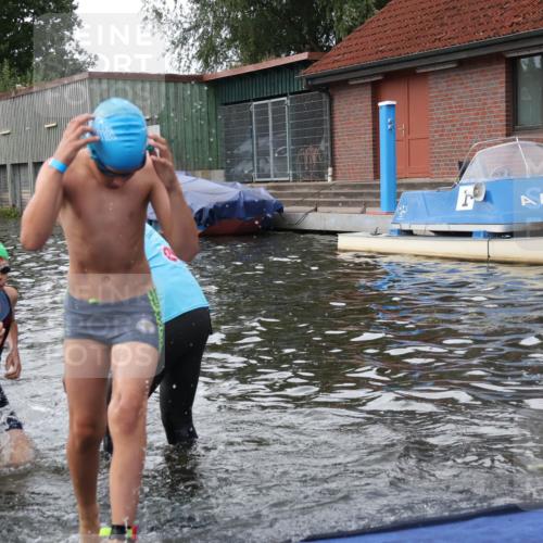 31.08.2025 - Elbe Triathlon Hamburg Luisa Fischer http://msf.ph/oto/8679037 31.08.2025 12:34:41 Schwimmen 1669, 1670, 1674, 1683, 1685, 1695 meine-sportfotos.de